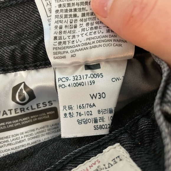 Levi's premium 501 trashed black distressed shorts - Picture 11 of 12